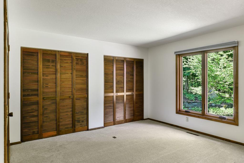 18625 Ridgewood Road Minnetonka, MN 55345 - Photo 14 of 35 Gallery Image 14