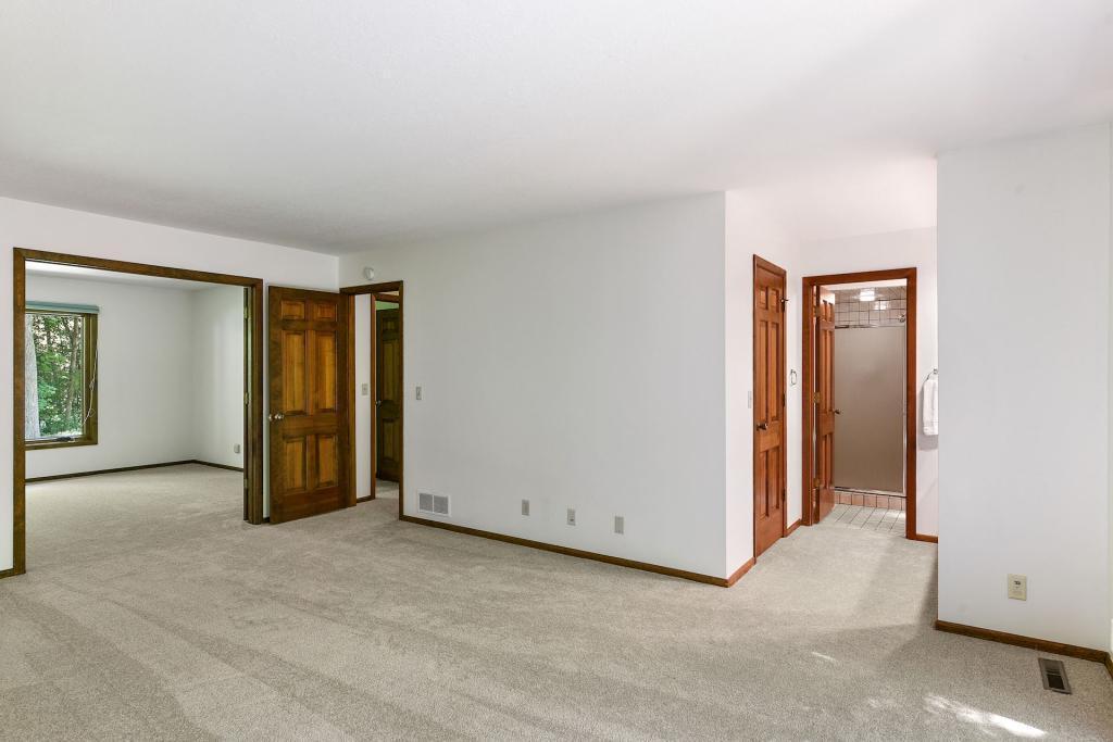 18625 Ridgewood Road Minnetonka, MN 55345 - Photo 15 of 35 Gallery Image 15