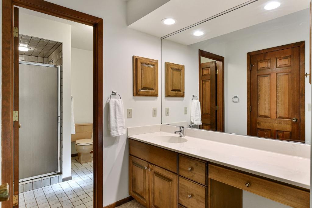 18625 Ridgewood Road Minnetonka, MN 55345 - Photo 16 of 35 Gallery Image 16