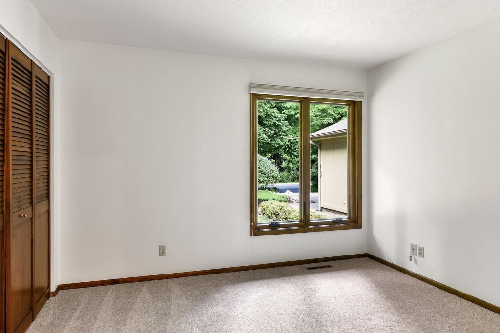18625 Ridgewood Road Minnetonka, MN 55345 - Photo 18 of 35 Gallery Image 18