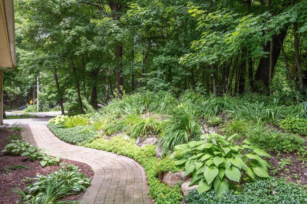 18625 Ridgewood Road Minnetonka, MN 55345 - Photo 28 of 35 Gallery Image 28