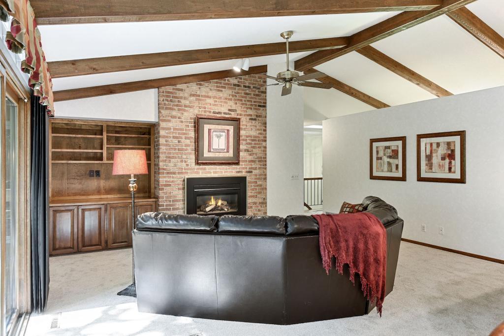 18625 Ridgewood Road Minnetonka, MN 55345 - Photo 9 of 35 Gallery Image 9