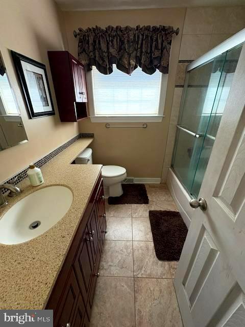 816 Wilson Road Wilmington, DE 19803 - Photo 12 of 20 a bathroom with a sink and mirror