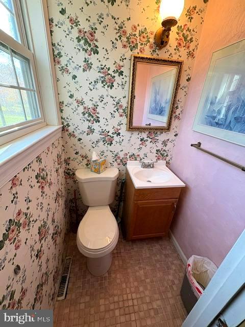 816 Wilson Road Wilmington, DE 19803 - Photo 14 of 20 a bathroom with a toilet a sink and a mirror