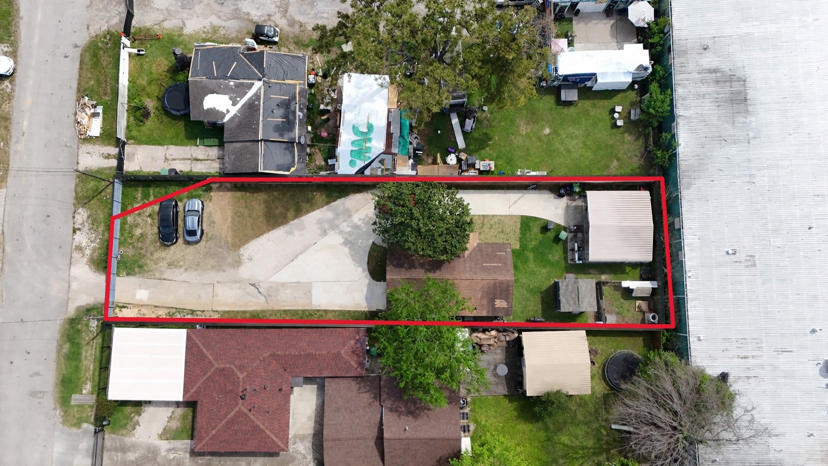 409 Robert Lee Road Houston, TX 77009 - Photo 3 of 32 The Vision: ~9,550 SQ FT of Opportunity. Labeled conceptual rendering illustrates the high-density potential for
2-3-unit modern development with unobstructed skyline views.
