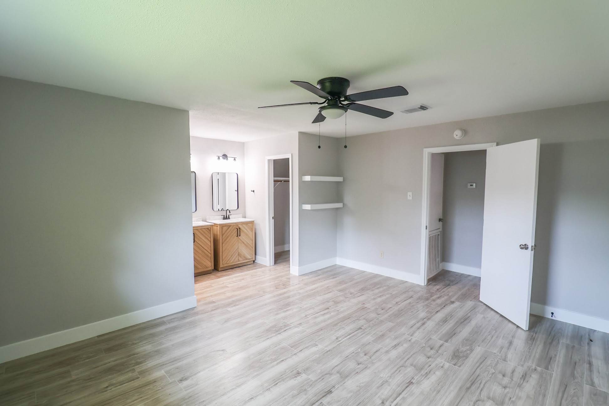 5027 Monteith Drive Spring, TX 77373 - Photo 14 of 28 a view of empty room with wooden floor and ceiling fan