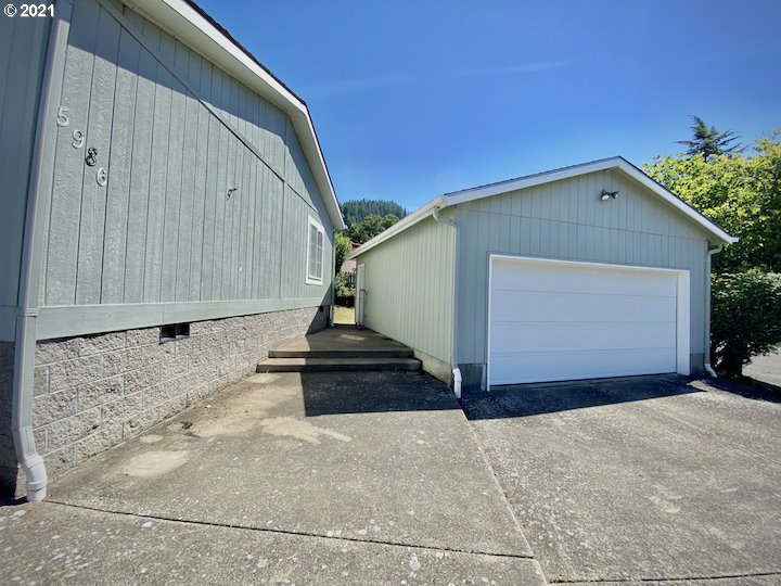 5986 Kalmia Lane Springfield, OR 97478 - Photo 4 of 25