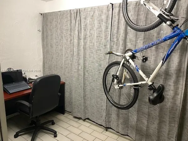 $2,299 | Fountainebleau, Miami, FL 33174