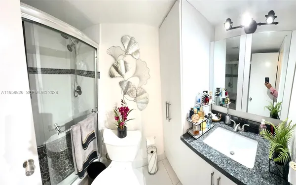 $2,299 | Fountainebleau, Miami, FL 33174