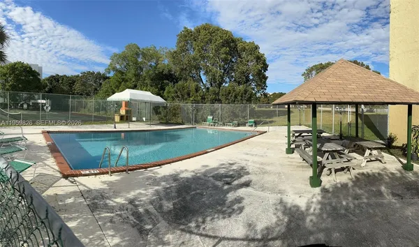 $2,299 | Fountainebleau, Miami, FL 33174