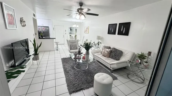 $2,299 | Fountainebleau, Miami, FL 33174