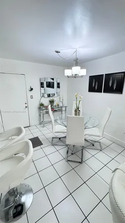 $2,299 | Fountainebleau, Miami, FL 33174