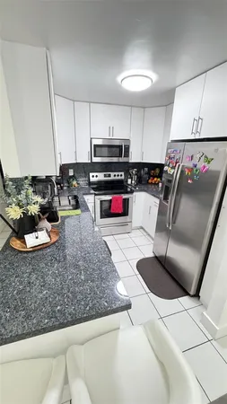 $2,299 | Fountainebleau, Miami, FL 33174