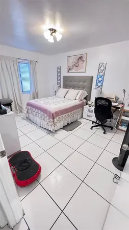 $2,299 | Fountainebleau, Miami, FL 33174