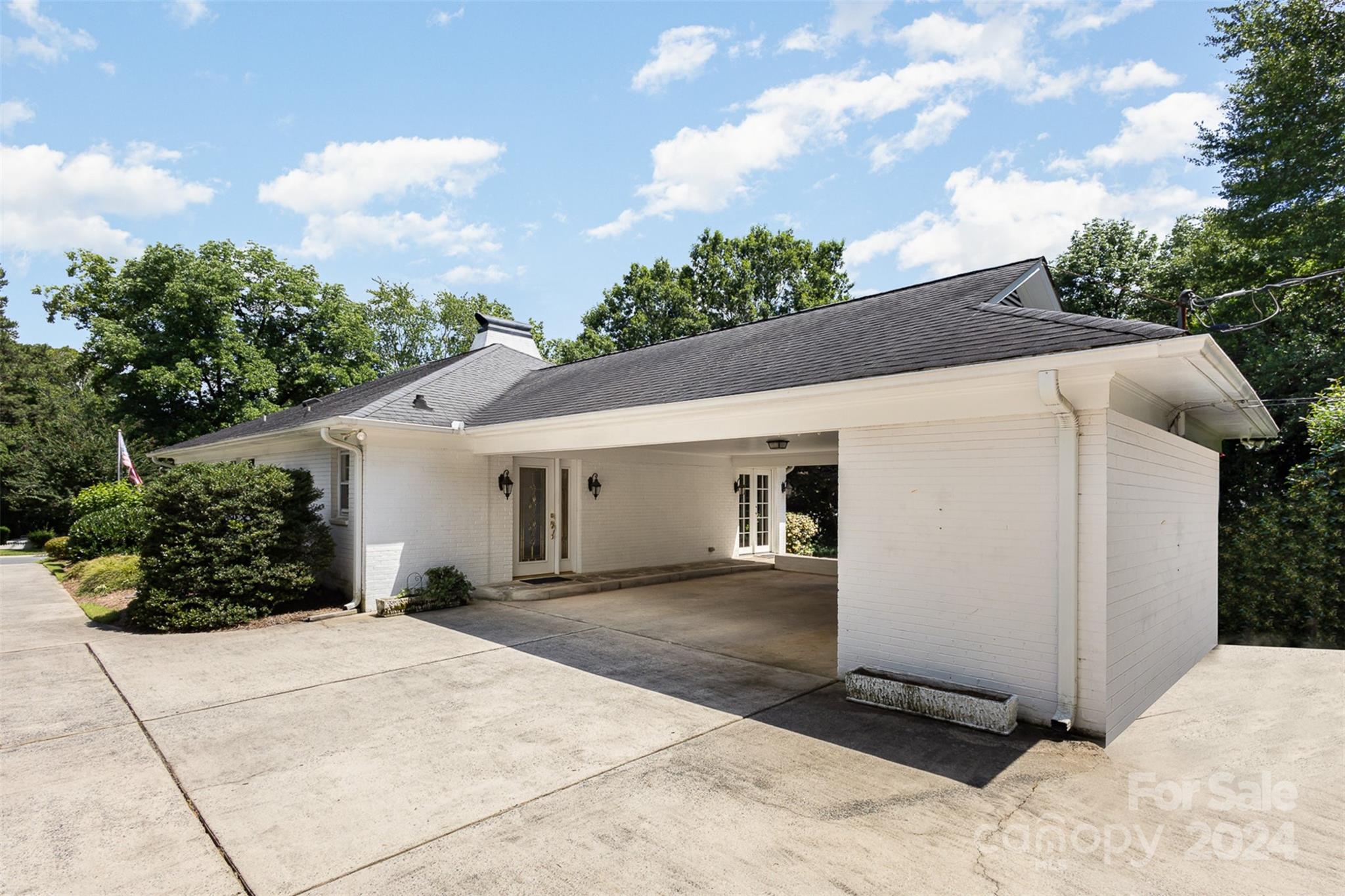 3524 Highview Road Charlotte, NC 28210 - Photo 3 of 34 a view of a backyard of the house