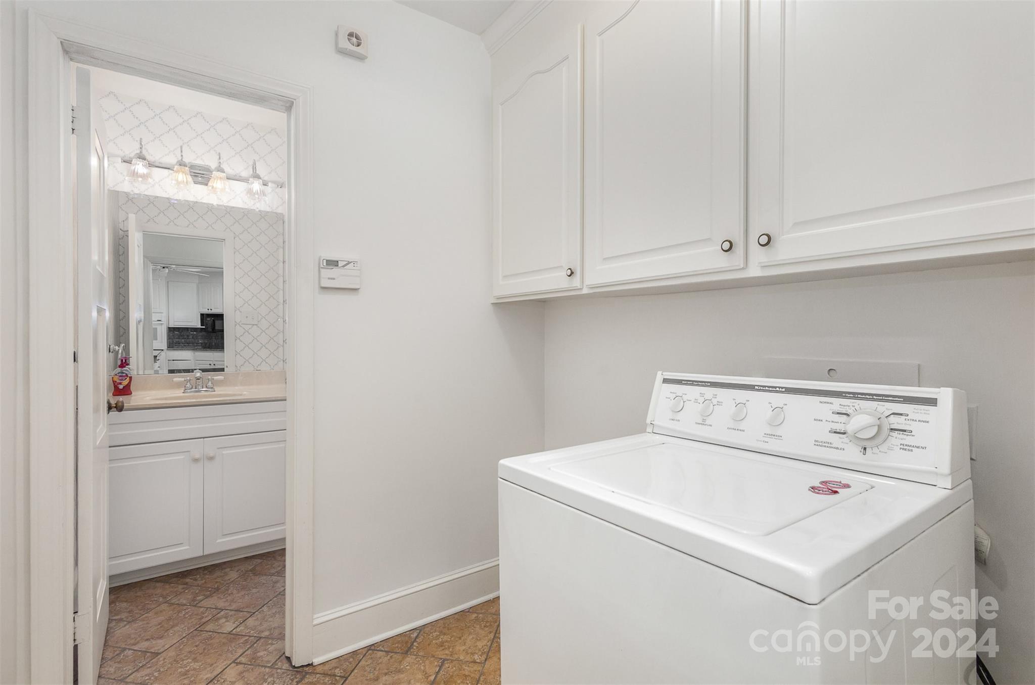 3524 Highview Road Charlotte, NC 28210 - Photo 10 of 34 a utility room with dryer and washer