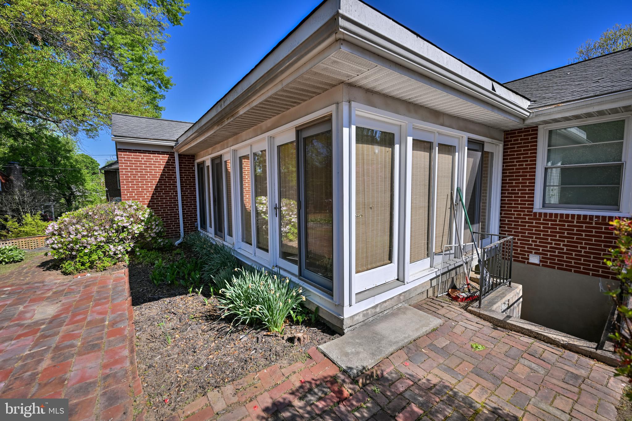 909 Weatherbee Road Towson, MD 21286 - Photo 23 of 51 a view of a house with backyard and sitting area