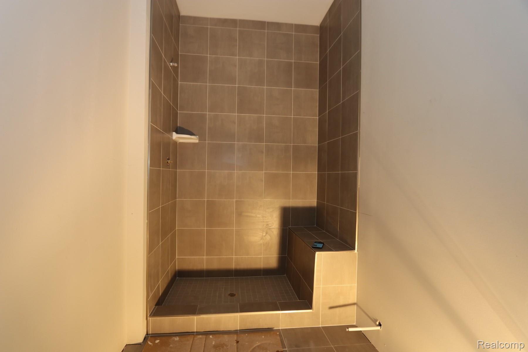 50280 Amberwood Road Canton, MI 48188 - Photo 8 of 15 Manors Lot 115 Guest Bath - Copy.jpg