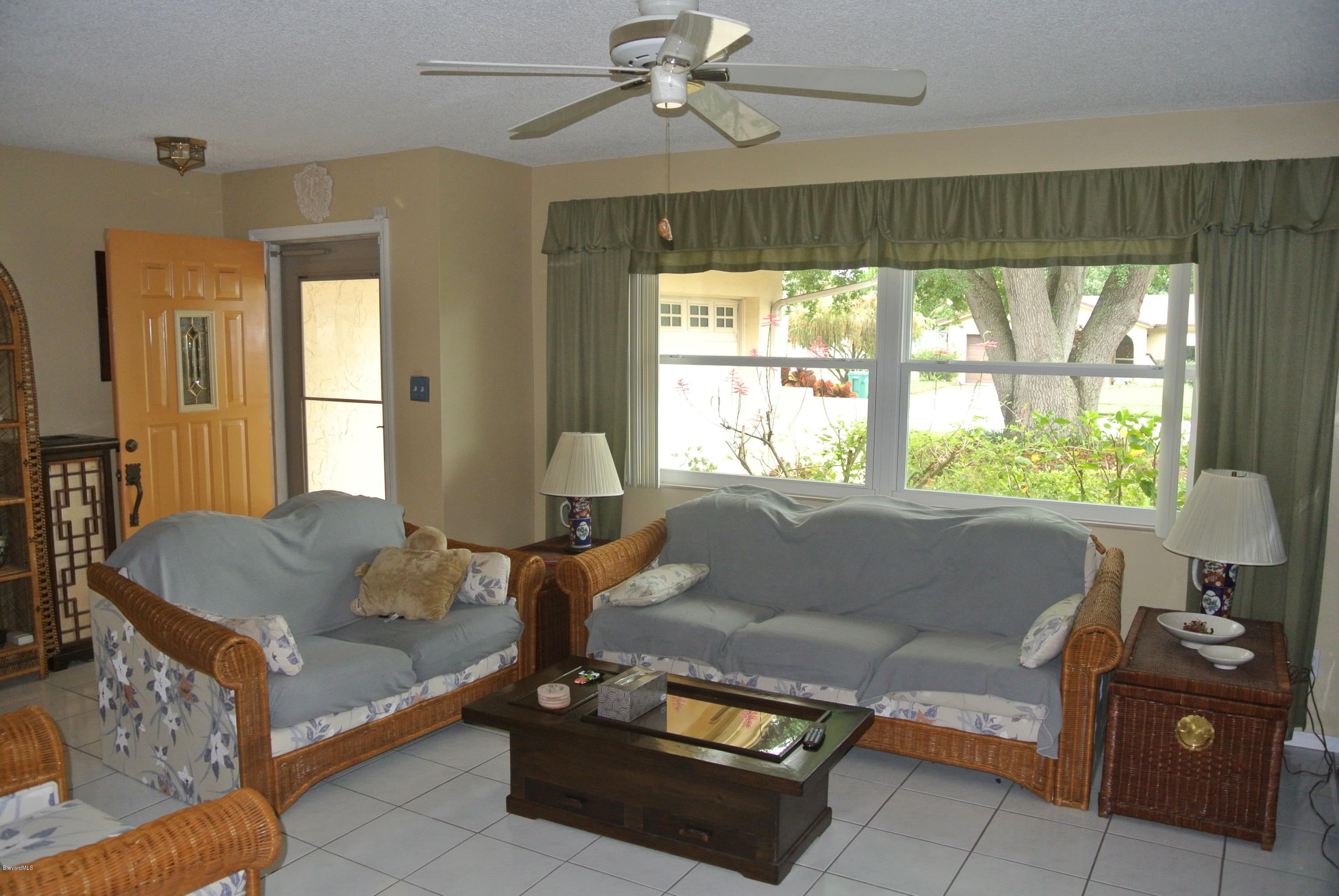 2704 Reed Avenue Melbourne, FL 32901 - Photo 2 of 13 LIVING ROOM
