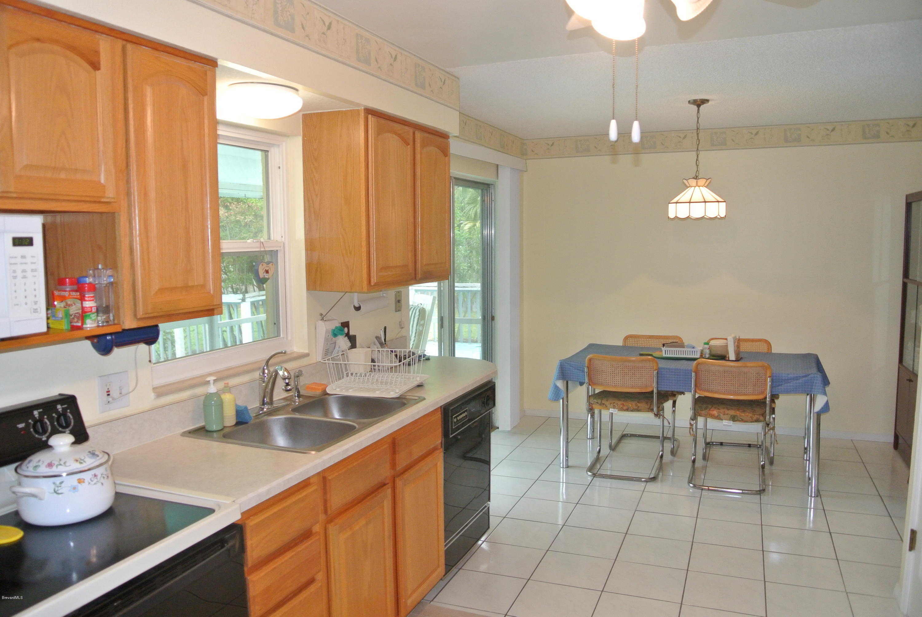 2704 Reed Avenue Melbourne, FL 32901 - Photo 4 of 13 KITCHEN