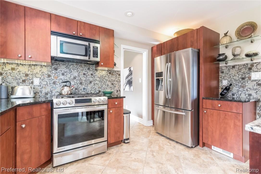 3923 Normandy Road Royal Oak, MI 48073 - Photo 8 of 23 010-photo-kitchen-6453472.jpg