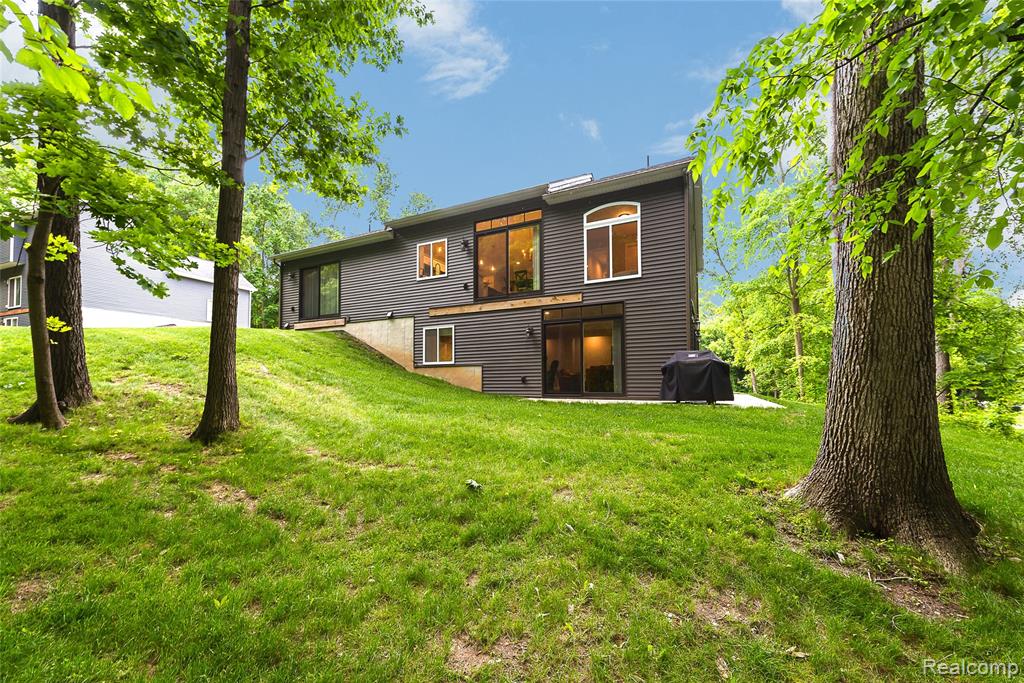 10327 9 Mile Road Whitmore Lake, MI 48189 - Photo 25 of 27 Gallery Image 25