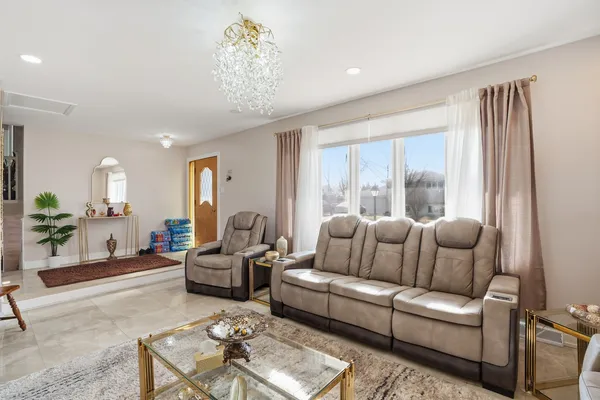 $449,900 | 10459 South 81st Avenue, Palos Hills, IL 60465