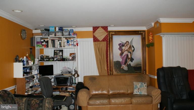 2903 Charing Cross Road, Unit 11/1 Falls Church, VA 22042 - Photo 4 of 12 Living Room