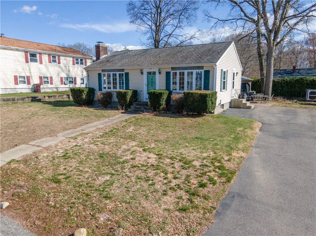 216 Burrington Street Woonsocket, RI 02895 - Photo 3 of 18