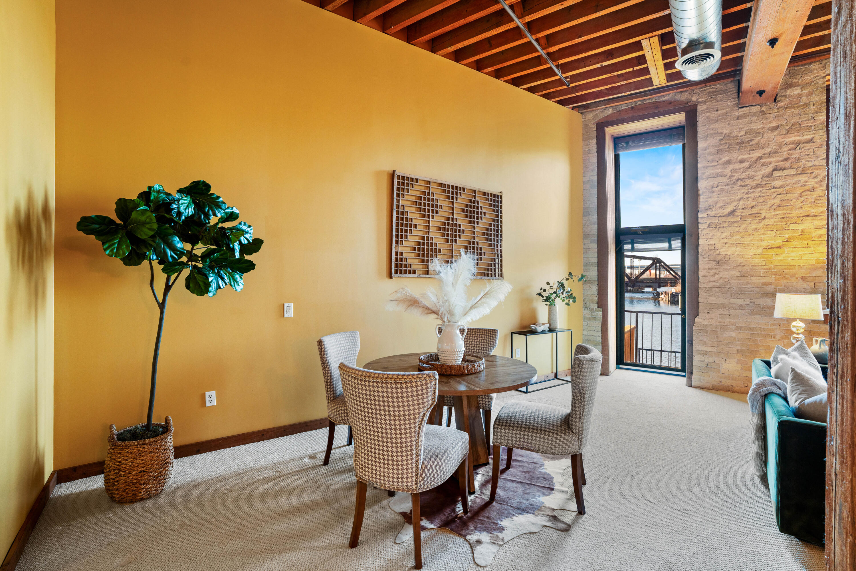 141 North Water Street, Unit 11 Milwaukee, WI 53202 - Photo 5 of 21 Dinette