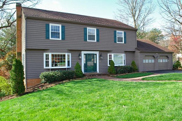 2620 Turnberry Road Salem, VA 24153 - Photo 1 of 13 2620 Turnberry Road