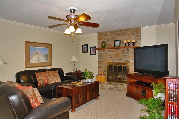 2620 Turnberry Road Salem, VA 24153 - Photo 5 of 13 Family Room