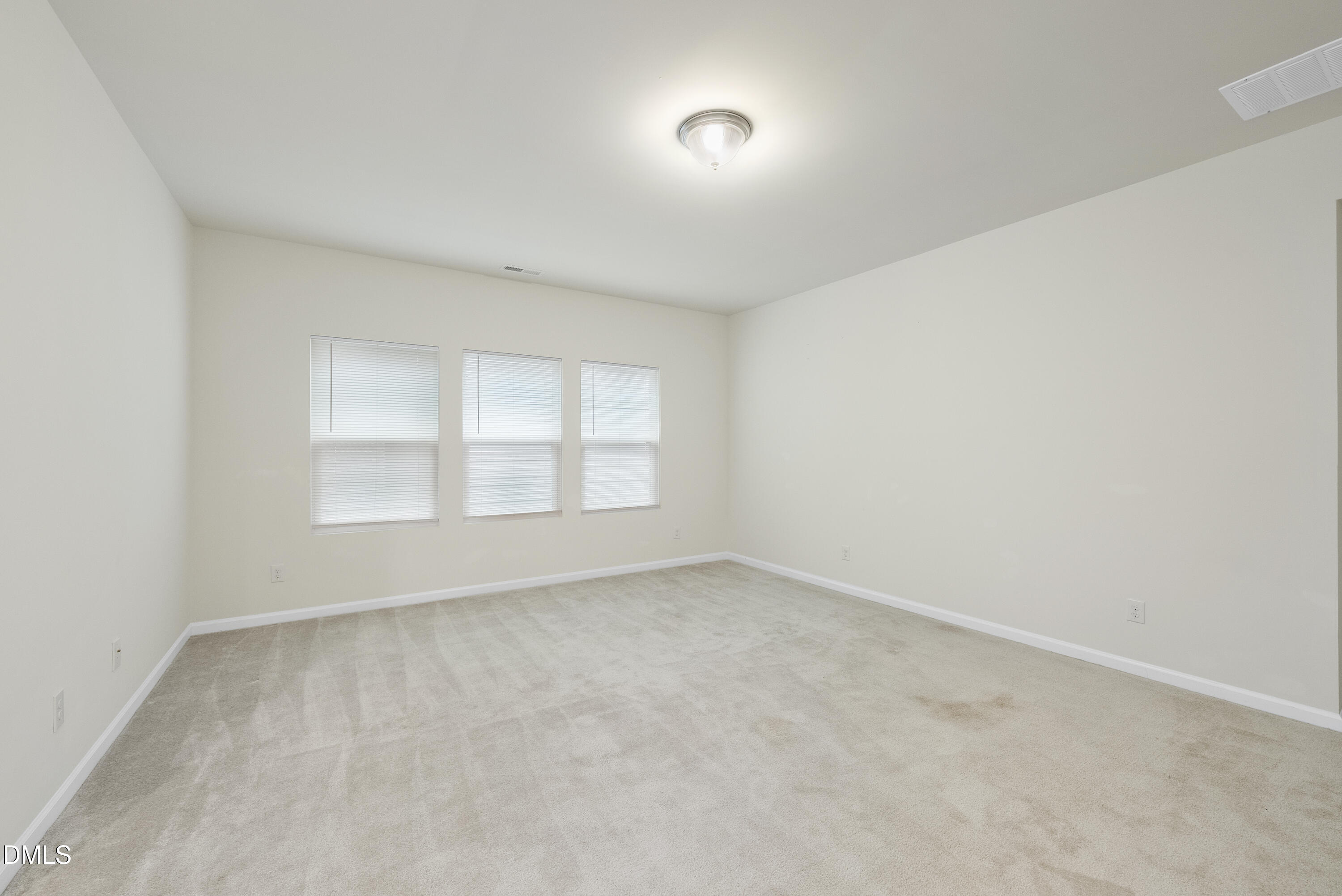 905 Lippincott Road Durham, NC 27703 - Photo 22 of 24 an empty room with a window