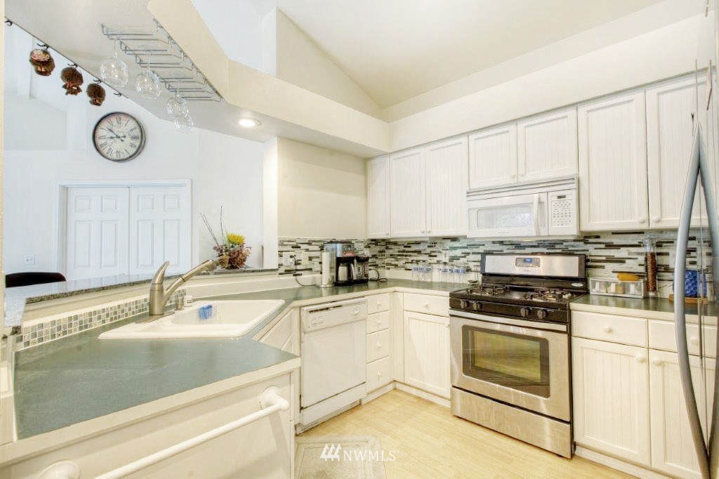 408 228th Street Southwest, Unit C203 Bothell, WA 98021 - Photo 6 of 15 Gallery Image 6
