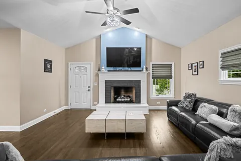 $899,000 | 421 West Hawthorne Street, Arlington Heights, IL 60004