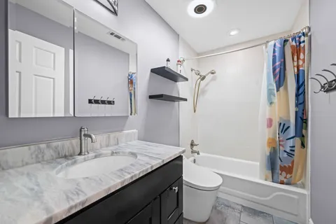 $899,000 | 421 West Hawthorne Street, Arlington Heights, IL 60004