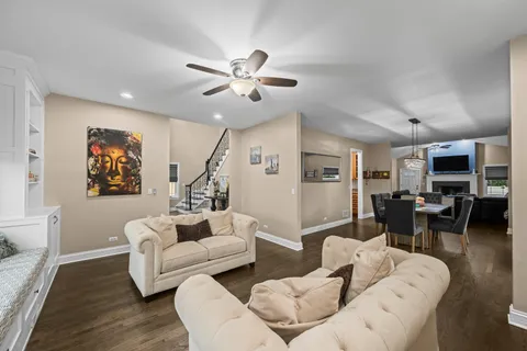 $899,000 | 421 West Hawthorne Street, Arlington Heights, IL 60004