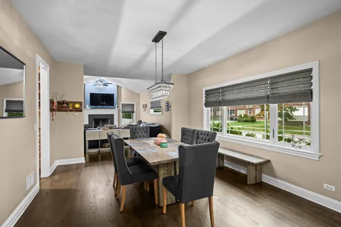 $899,000 | 421 West Hawthorne Street, Arlington Heights, IL 60004