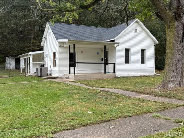 $132,500 | 1202 Valley Street, Hannibal, MO 63401