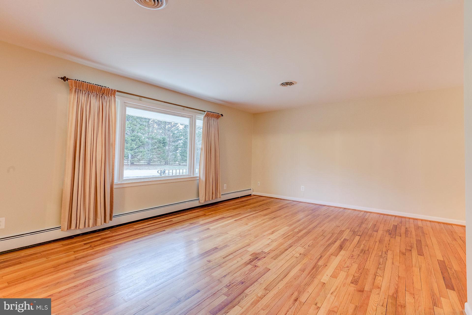 2880 Holland Cliffs Road Huntingtown, MD 20639 - Photo 7 of 30 Family Room