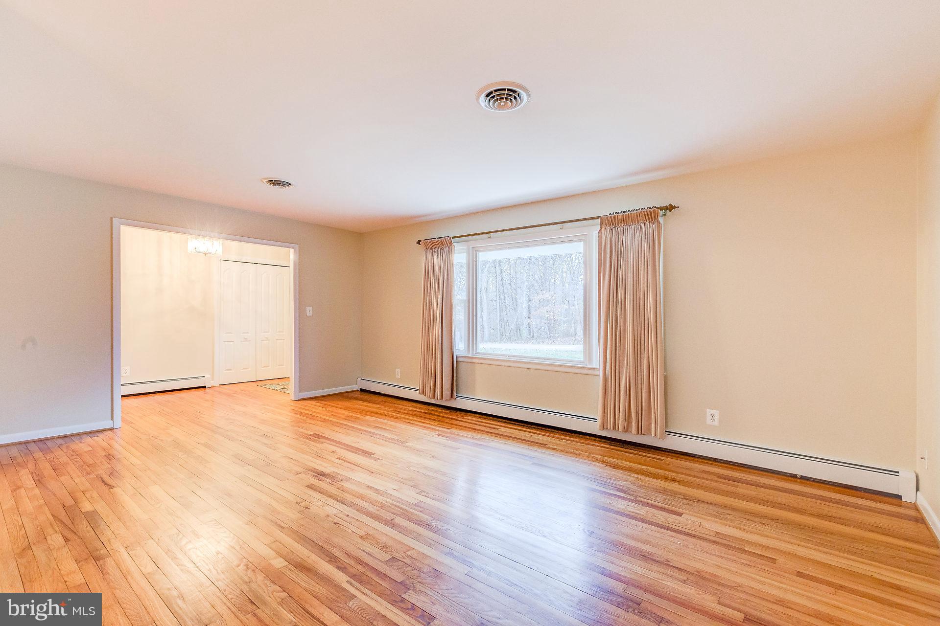 2880 Holland Cliffs Road Huntingtown, MD 20639 - Photo 8 of 30 Family Room