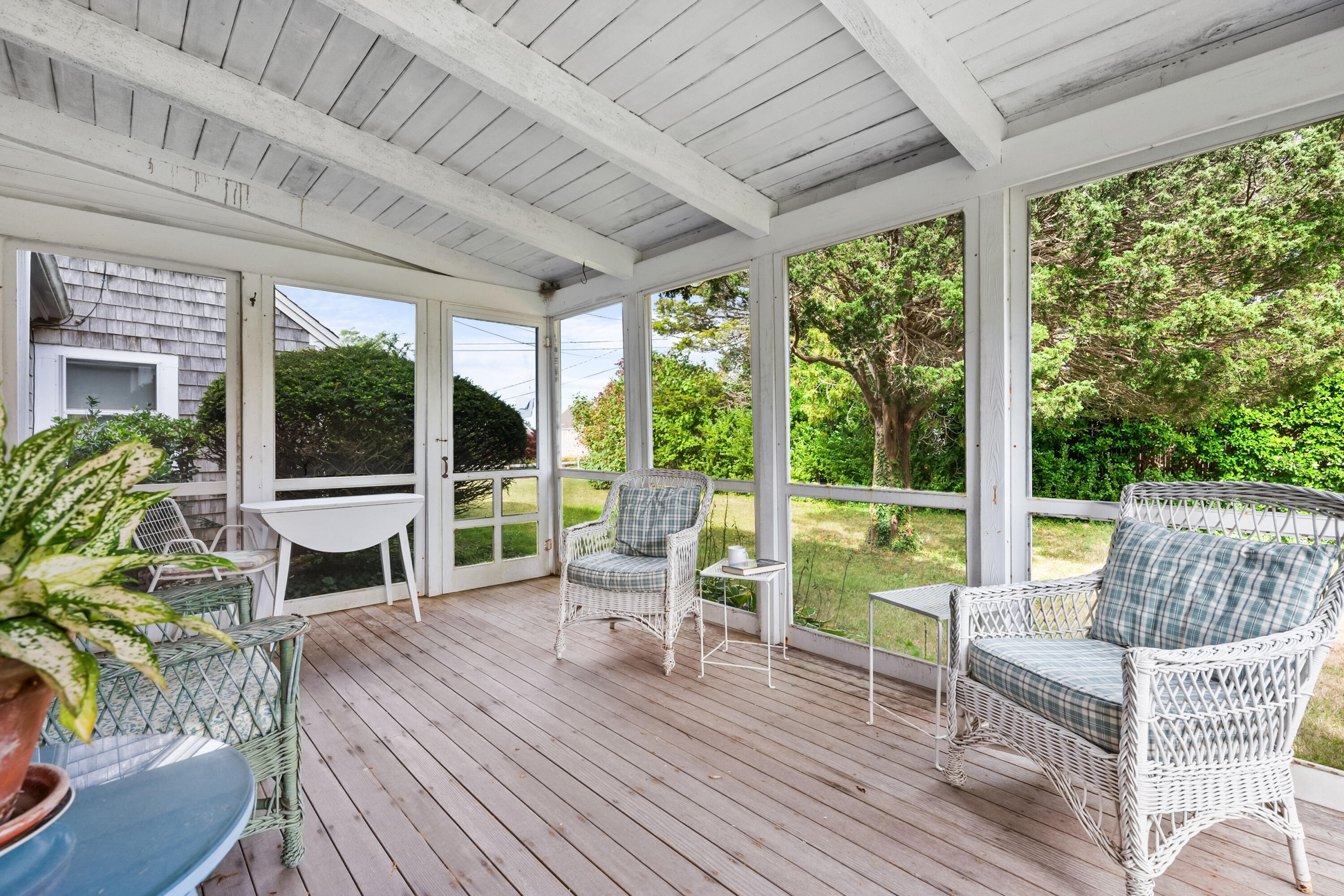 33 Mill Pond Road Orleans, MA 02653 - Photo 34 of 50 a balcony with wooden floor and furniture