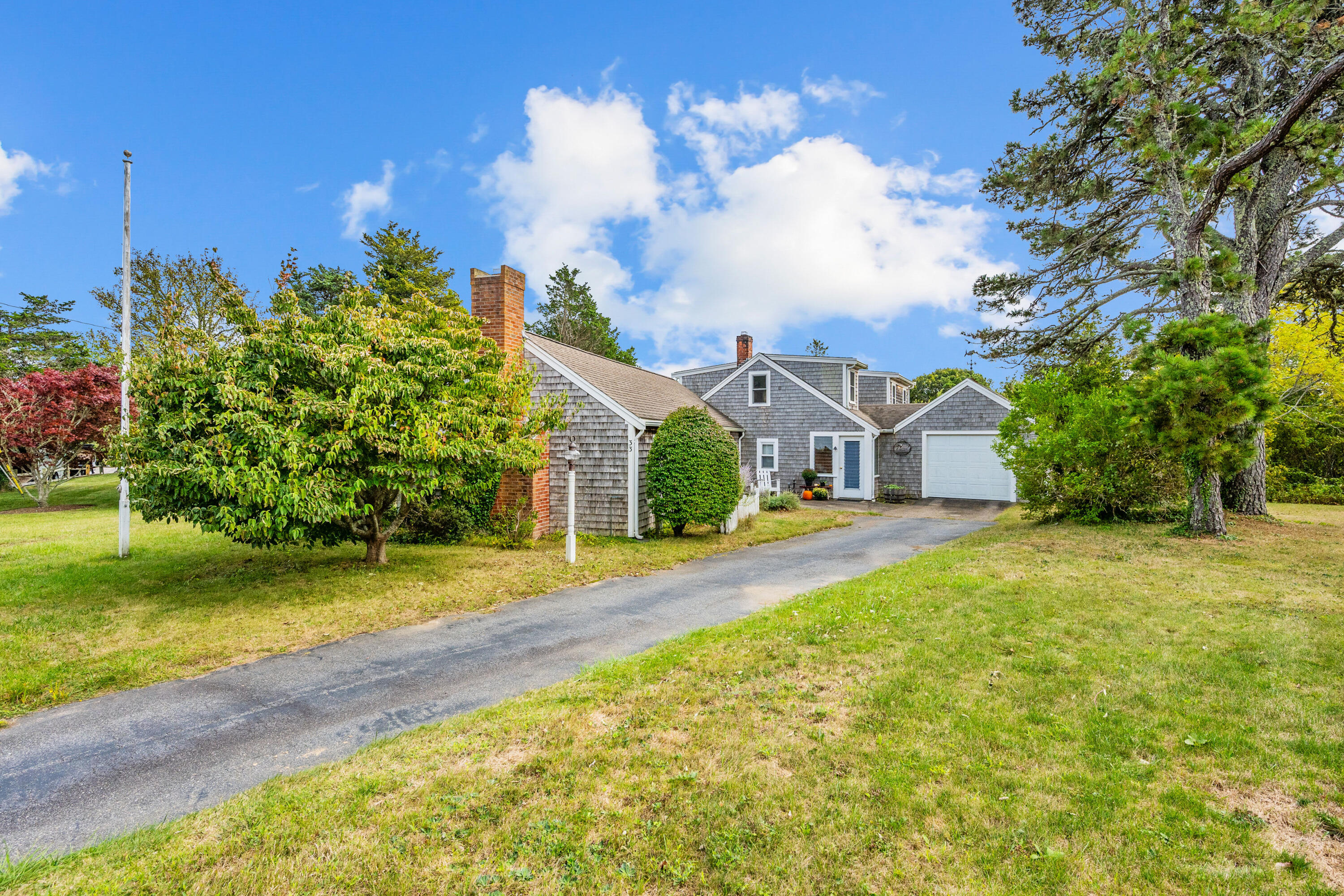 33 Mill Pond Road Orleans, MA 02653 - Photo 9 of 50 a front view of a house with garden