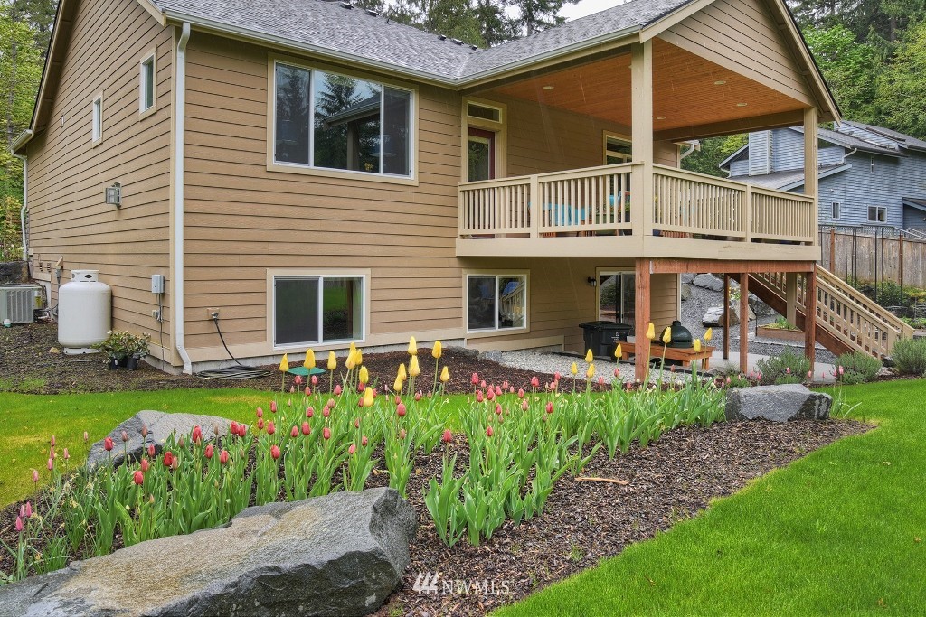5796 Northeast Foster Road Bainbridge Island, WA 98110 - Photo 5 of 25