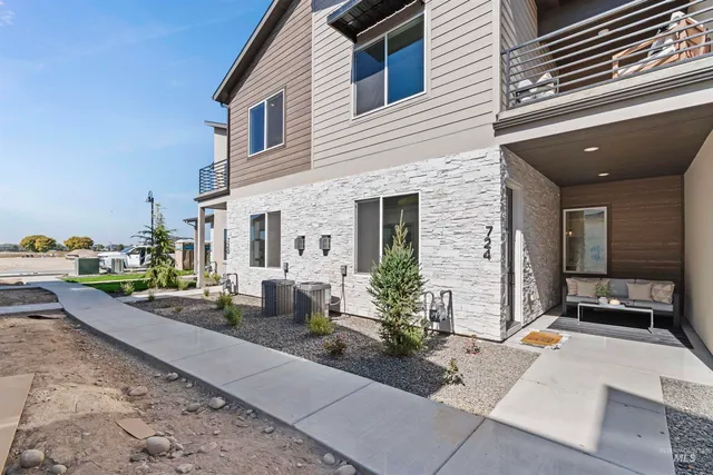 $429,880 | 724 South Calhoun Lane, Star, ID 83669