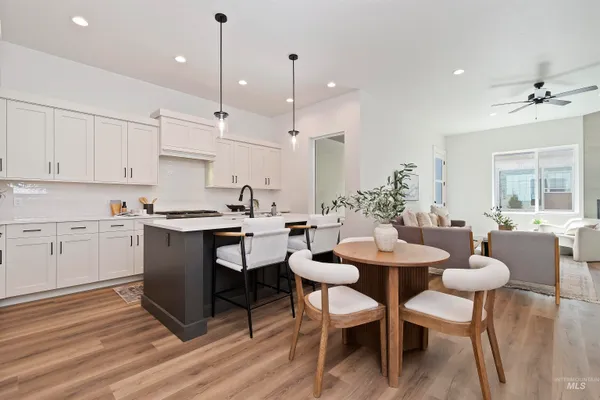 $399,880 | 724 South Calhoun Lane, Star, ID 83669