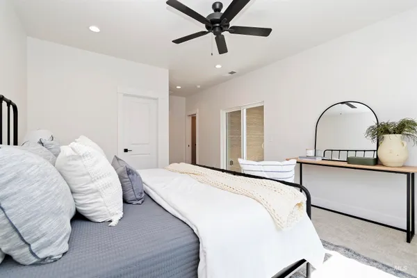 $399,880 | 724 South Calhoun Lane, Star, ID 83669