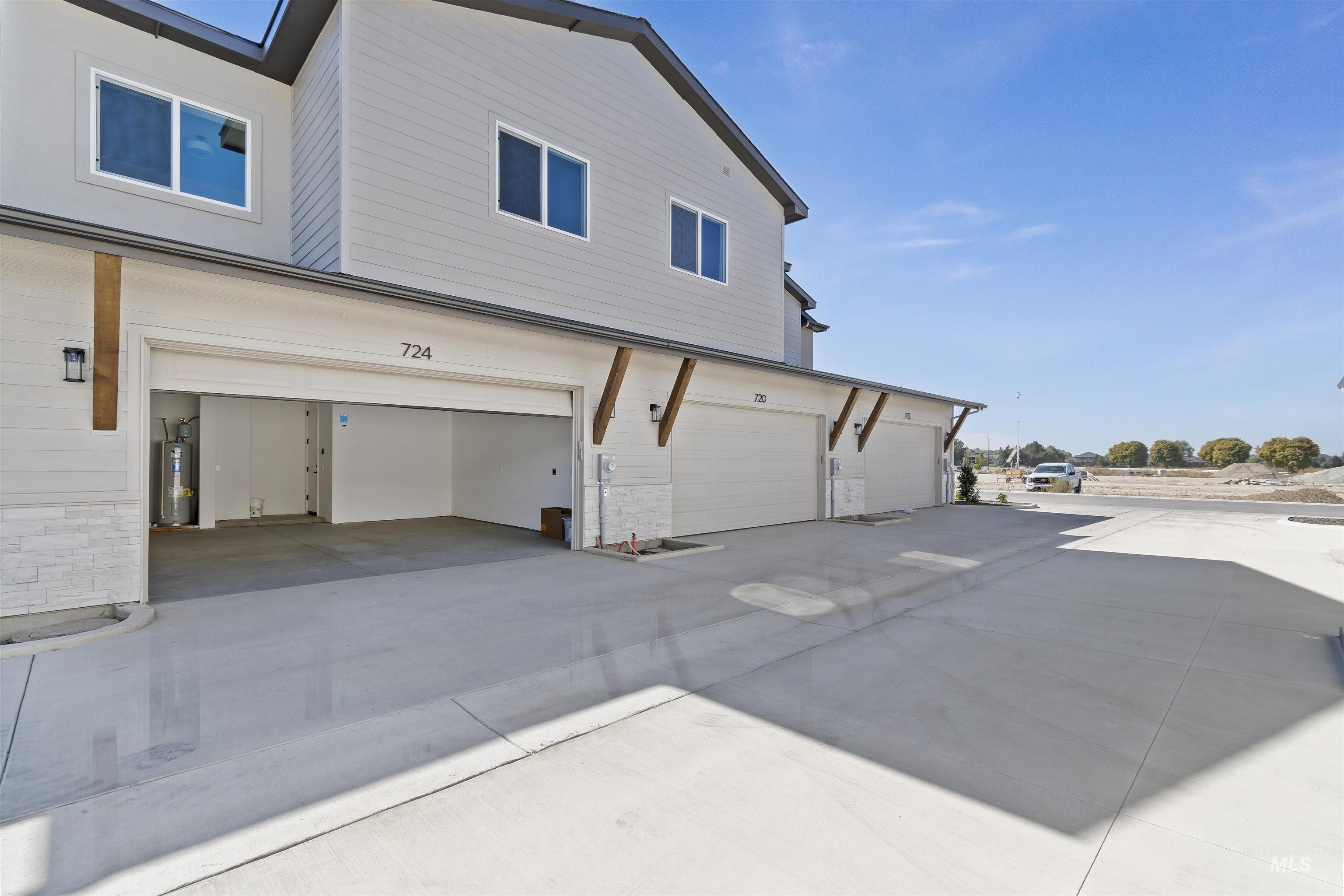 724 South Calhoun Lane Star, ID 83669 - Photo 36 of 46 View of side of property featuring driveway, water heater, and a garage