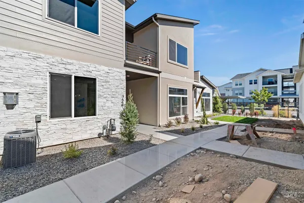 $399,880 | 724 South Calhoun Lane, Star, ID 83669