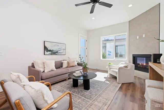 $429,880 | 724 South Calhoun Lane, Star, ID 83669